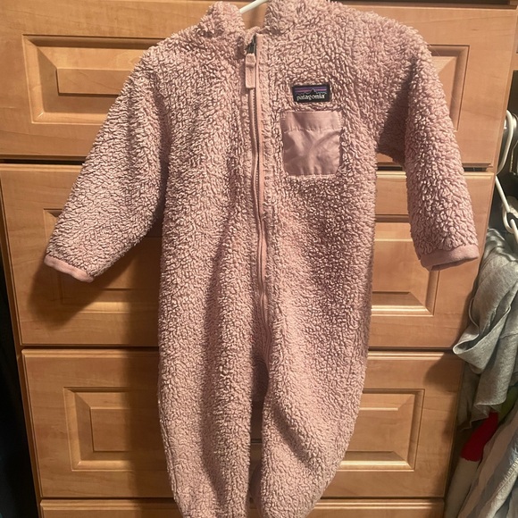 6-12M Patagonia Soft Pink Sherpa Baby Suit - Picture 1 of 4